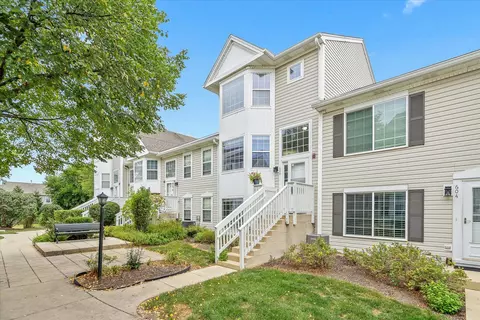 606 Hidden Creek Ln #606, North Aurora, IL 60542