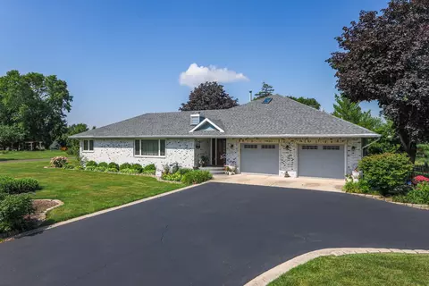 26310 S Mckinley Woods Rd, Channahon, IL 60410