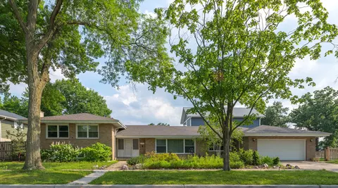 8645 Parkview Ave, Brookfield, IL 60513