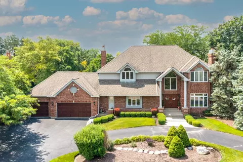 341 Boulder Dr, Lake In The Hills, IL 60156