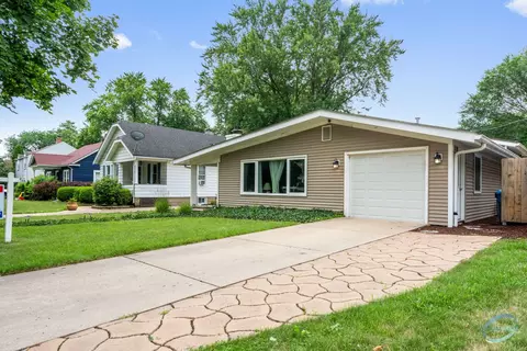 409 S Commonwealth Ave, Aurora, IL 60506