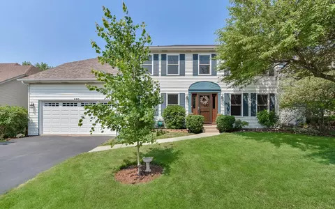 680 Kendridge Ct, Aurora, IL 60502