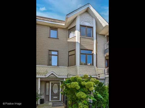 3322 N Racine Ave, Chicago, IL 60657