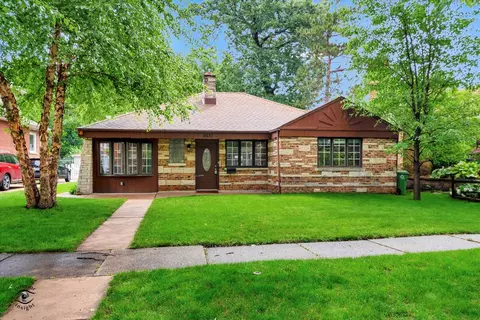9537 S 50th Ct, Oak Lawn, IL 60453