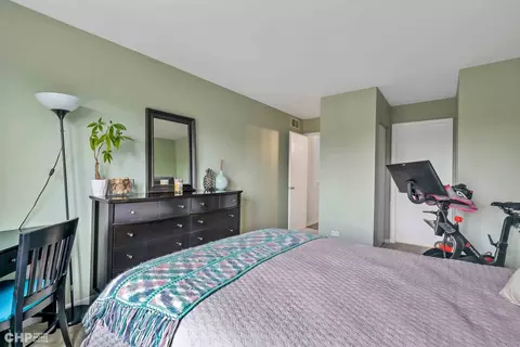 8308 Highpoint Cir #E, Darien, IL 60561 photo 15
