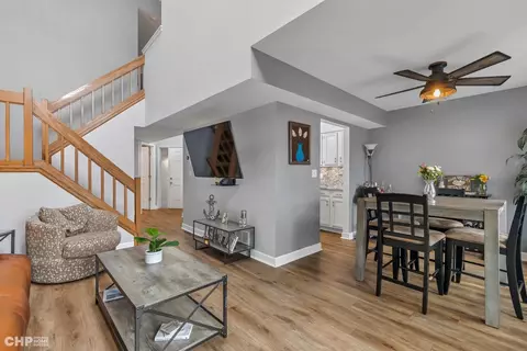 8308 Highpoint Cir #E, Darien, IL 60561 photo 2