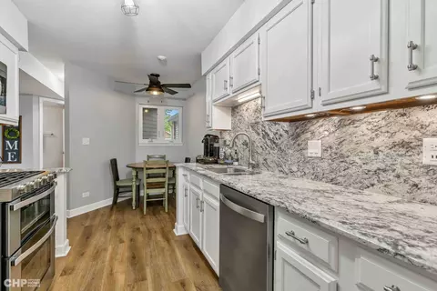 8308 Highpoint Cir #E, Darien, IL 60561 photo 9