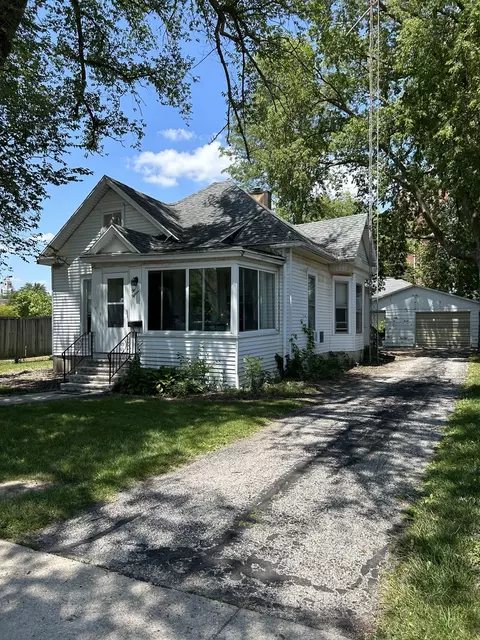 215 E Water St, Pontiac, IL 61764