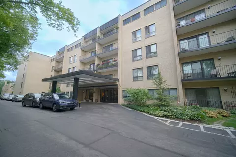 221 N Kenilworth Ave #401, Oak Park, IL 60302