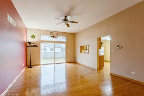 1614 Courtwright Dr, Plainfield, IL 60586 photo 2