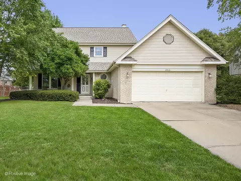 8945 Charing Cross Rd, Woodridge, IL 60517