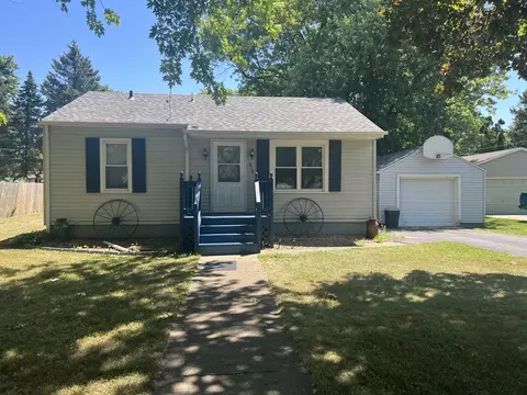 906 Elm Ave, Sterling, IL 61081