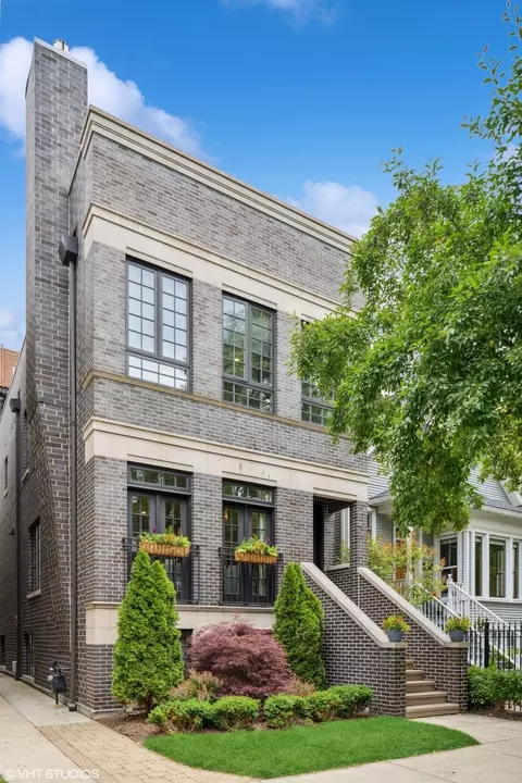 1306 W Byron St, Chicago, IL 60613