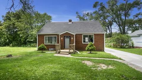 2215 Welworth Ave, Rockford, IL 61108