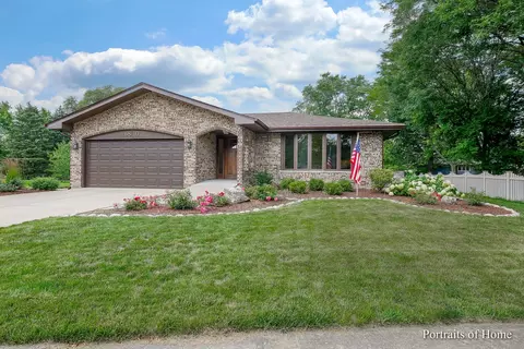 6810 Carpenter St, Downers Grove, IL 60516