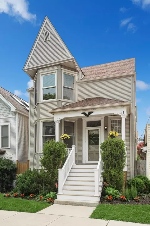3840 N Wayne Ave, Chicago, IL 60613