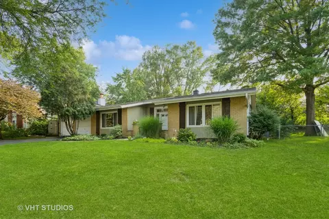6410 Winston Dr, Woodridge, IL 60517