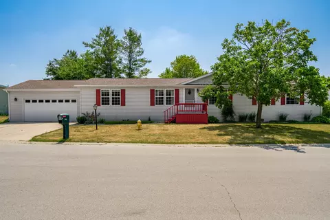 5541 Mahogany Ln, Roscoe, IL 61073