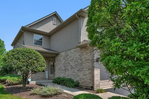 9042 Mansfield Dr, Tinley Park, IL 60487