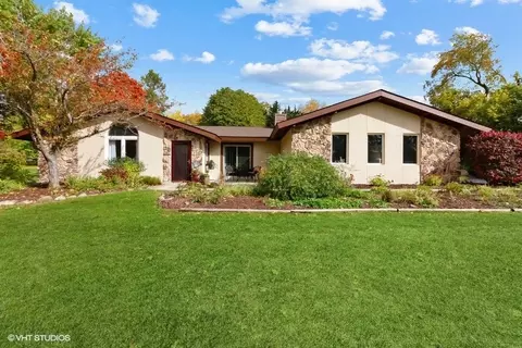 4008 Wilderness Rdg, Crystal Lake, IL 60012