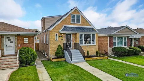 7417 N Oconto Ave, Chicago, IL 60631