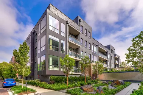 2643 N Hermitage Ave #203, Chicago, IL 60614