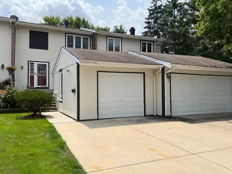 218 Pinewood Ln, Bloomingdale, IL 60108