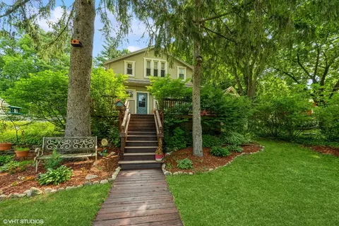 207 Grove Ave, Fox River Grove, IL 60021