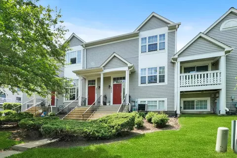 2824 Shelly Ln #2824, Aurora, IL 60504