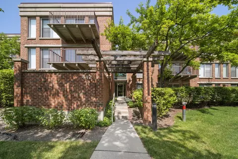 442 Kelburn Rd #121, Deerfield, IL 60015