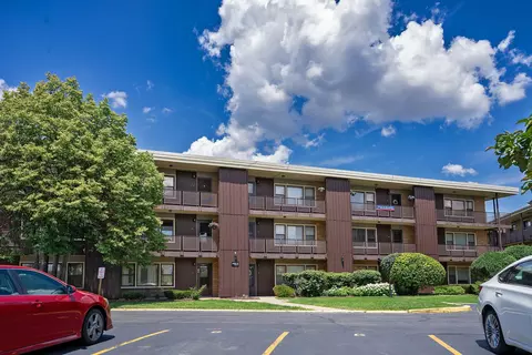 9630 W Higgins Rd #2B, Rosemont, IL 60018