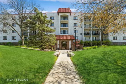350 Plum Creek Dr #110, Wheeling, IL 60090