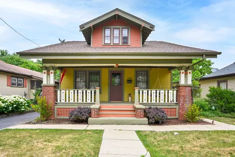 408 Phillips Ave, Glen Ellyn, IL 60137