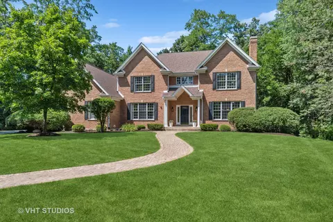 51 Whitetail Ln, Barrington, IL 60010