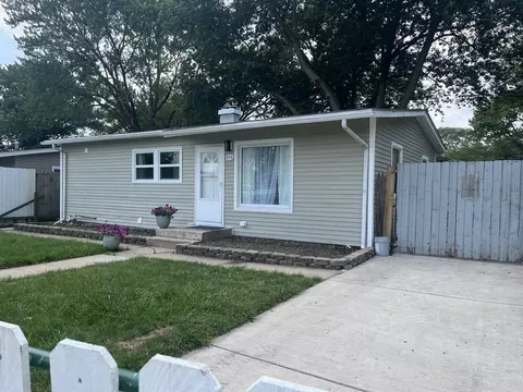 816 Taylor Ave, Aurora, IL 60506