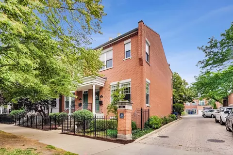 224 W Scott St, Chicago, IL 60610
