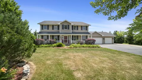 695 Shadow Wood Dr, Dixon, IL 61021