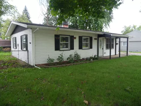 5 S Victoria Ln, Streamwood, IL 60107