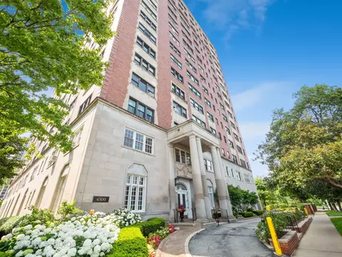 4300 N Marine Dr #206, Chicago, IL 60613