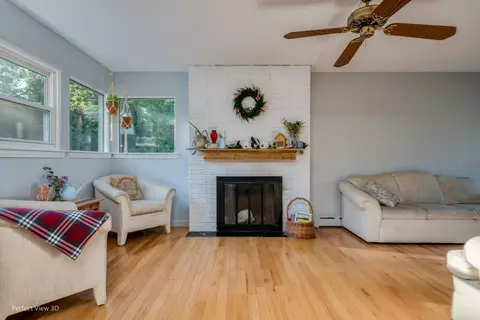 360 W Circle Dr, New Lenox, IL 60451 photo 2