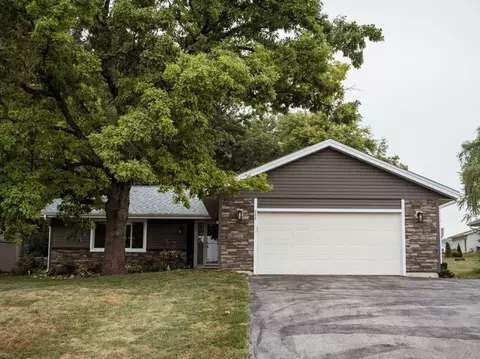 105 Vahalla Dr, Poplar Grove, IL 61065