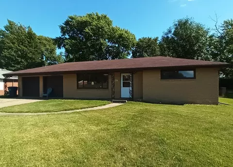 407 W Arnold Ave, Thomasboro, IL 61878