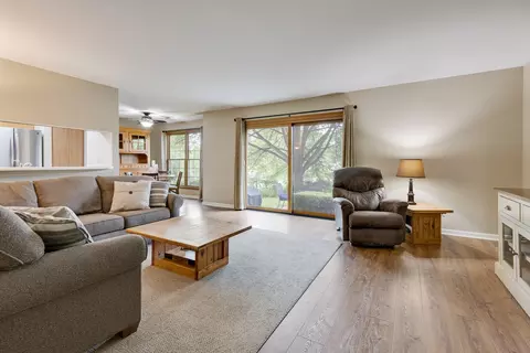 4549 Opal Dr, Hoffman Estates, IL 60192 photo 4