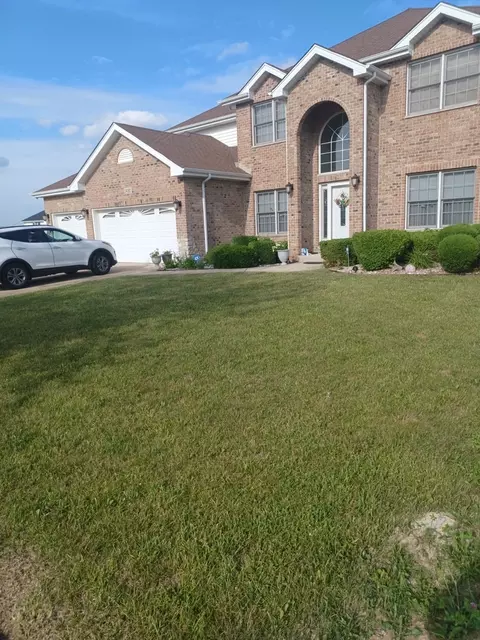 24385 Newport Dr, Crete, IL 60417