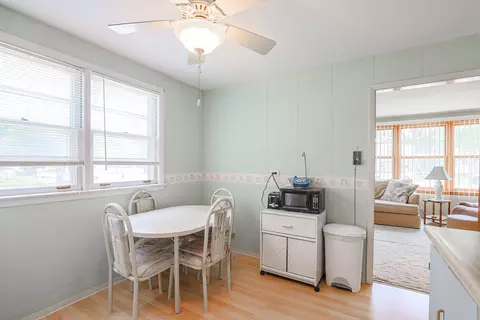 2 N Maple Ct, Addison, IL 60101 photo 9
