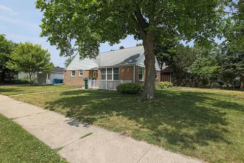 2 N Maple Ct, Addison, IL 60101 photo 3