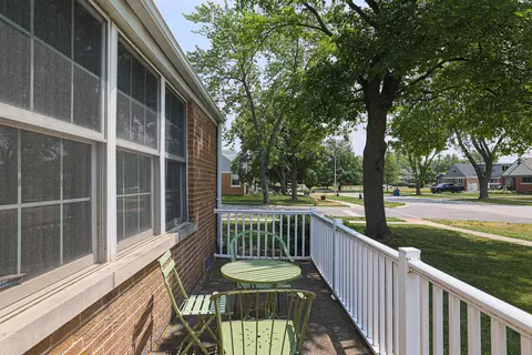 2 N Maple Ct, Addison, IL 60101 photo 2