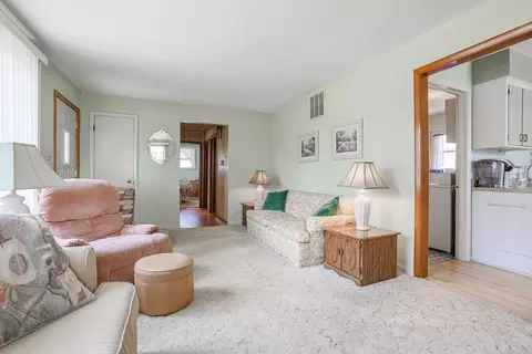 2 N Maple Ct, Addison, IL 60101 photo 6