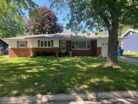 1209 E Kirkwood Dr, Pontiac, IL 61764