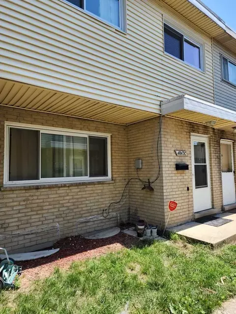 4843 Elm St #C, Skokie, IL 60076